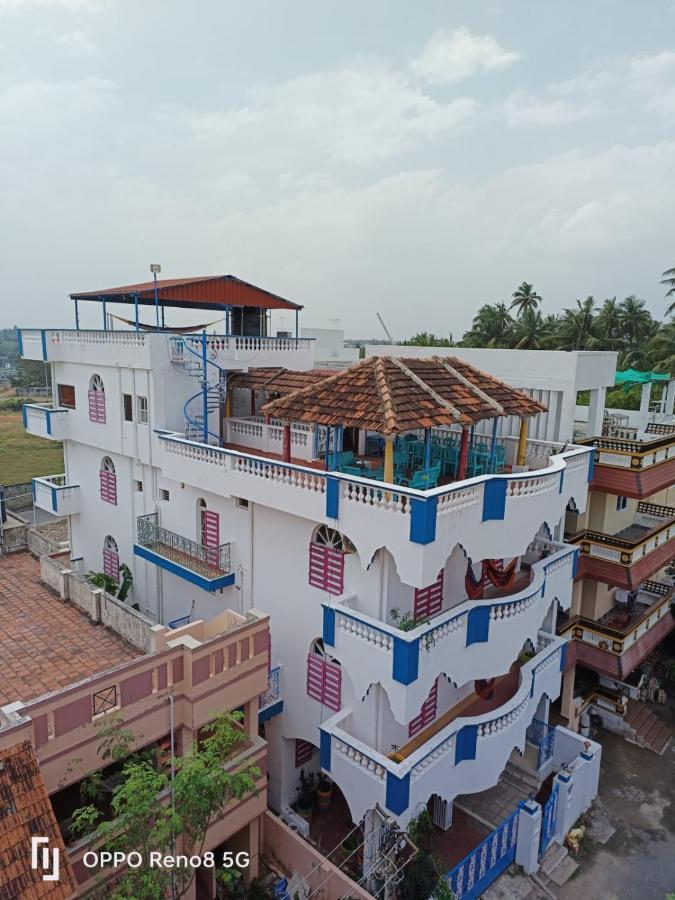 Holi-Wood Guesthouse Pondicherry Exterior photo